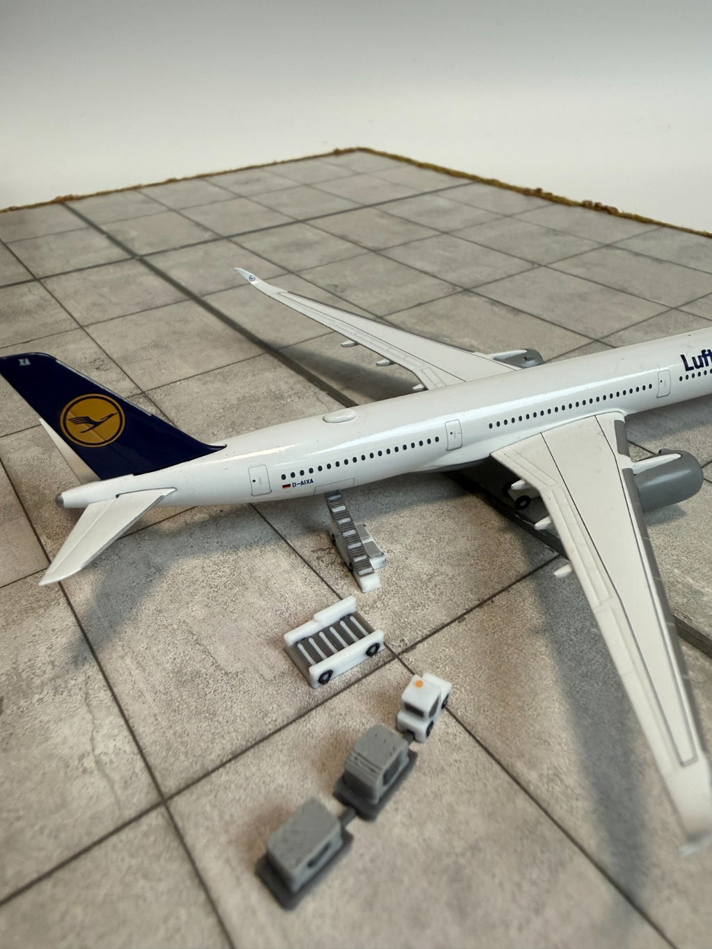 für Herpa Wings 1:500 / 1:400 Cargo Vehicles Set GSE / Airport Accessoires