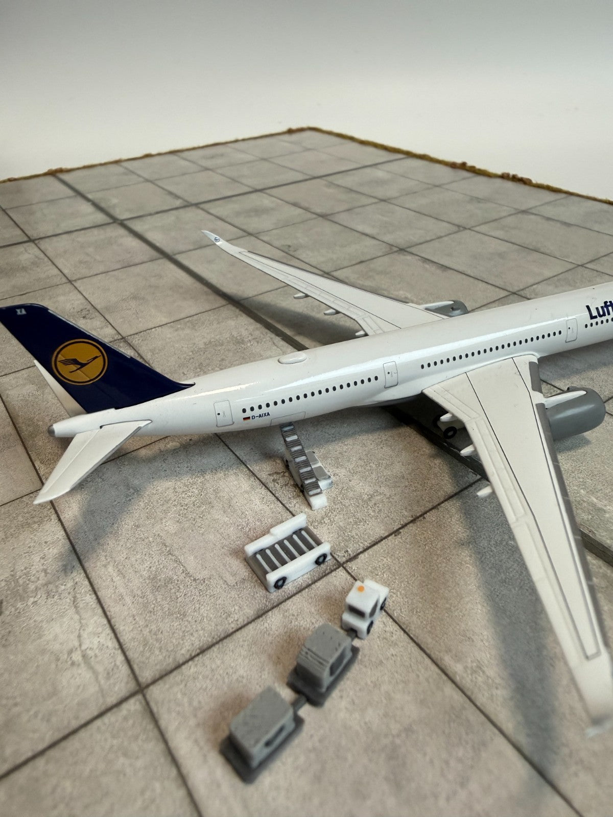 für Herpa Wings 1:500 / 1:400 Cargo Vehicles Set GSE / Airport Accessoires