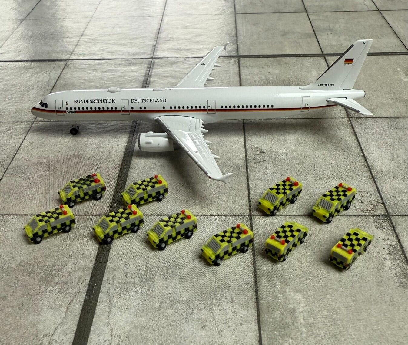 für Herpa Wings 1:500 / 1:400 10x Follow Me Car GSE / Airport Accessoires