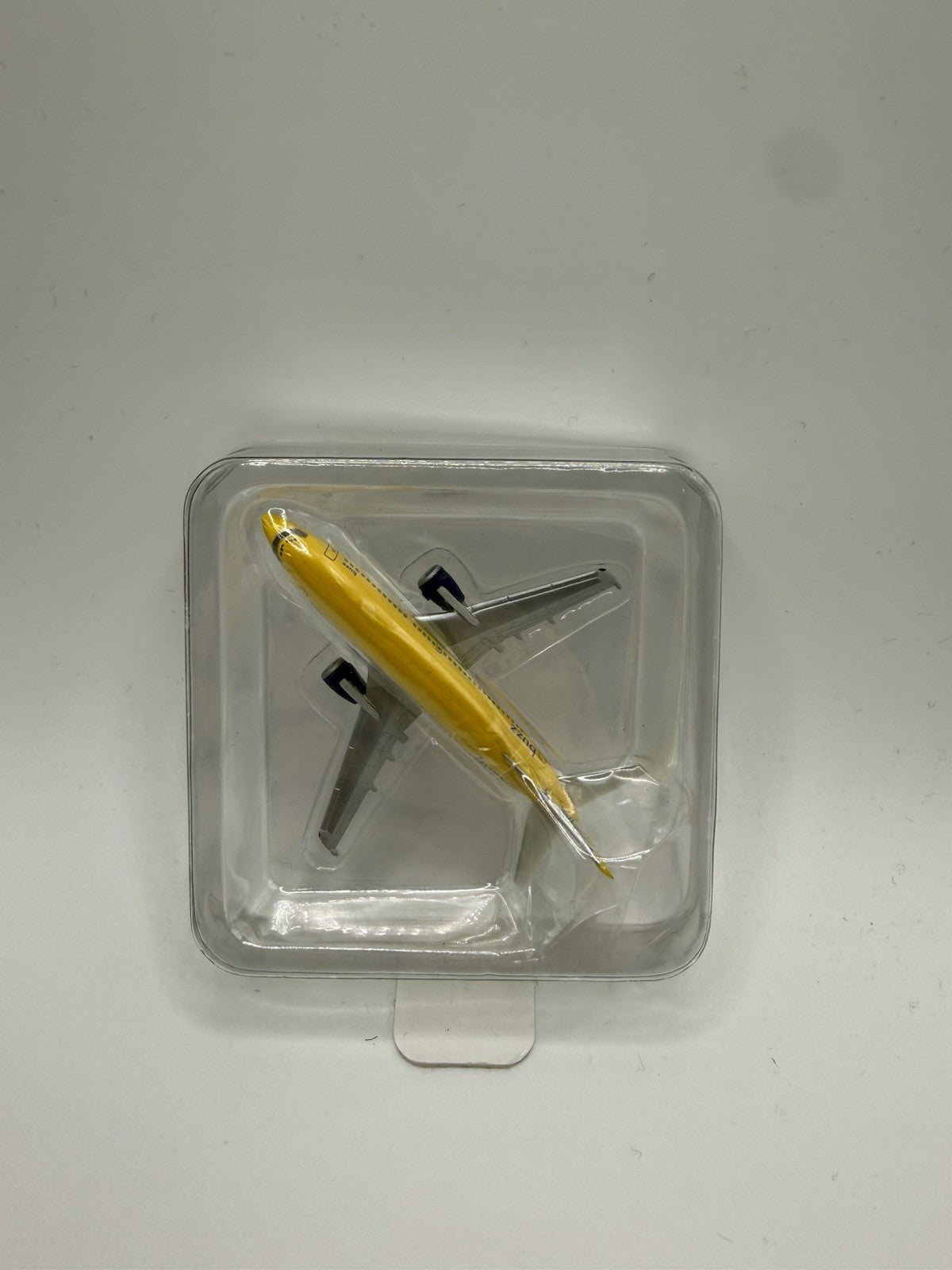 Herpa Wings 1:500 Buzz 737-300