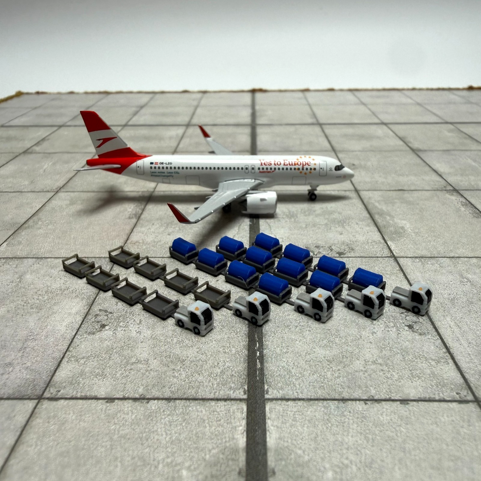 für Herpa Wings 1:500 / 1:400 10x Baggage Tug & Cart Gepäckwagen Trolleys  / GSE