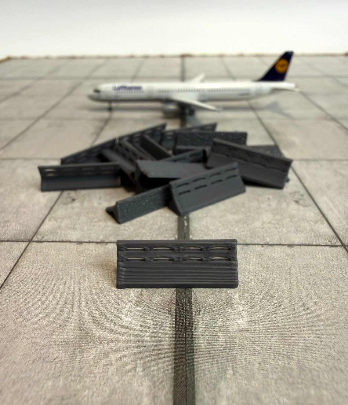 für Herpa Wings 1:500 / 1:400 50x Barrieren Barriers Jetblast GSE / Airport