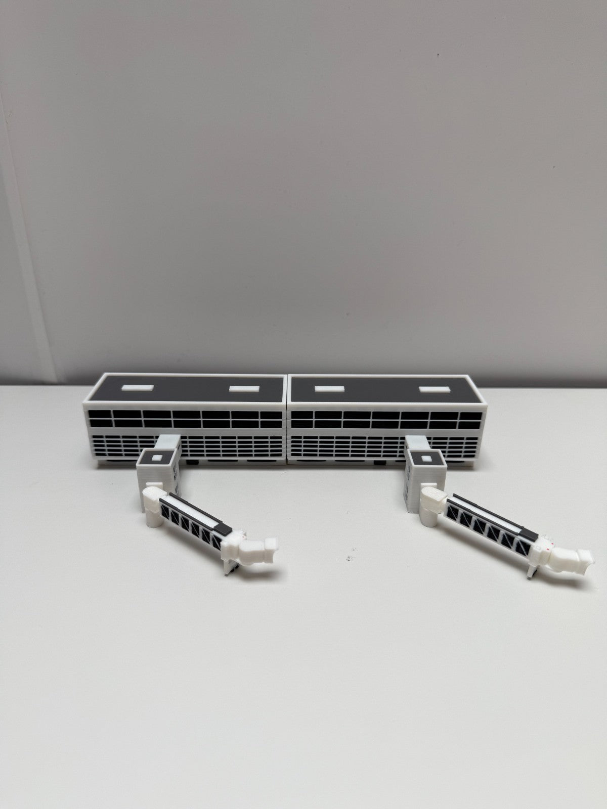 für Herpa Wings 1:500 Terminal Flughafen Airport with Jet bridges Set
