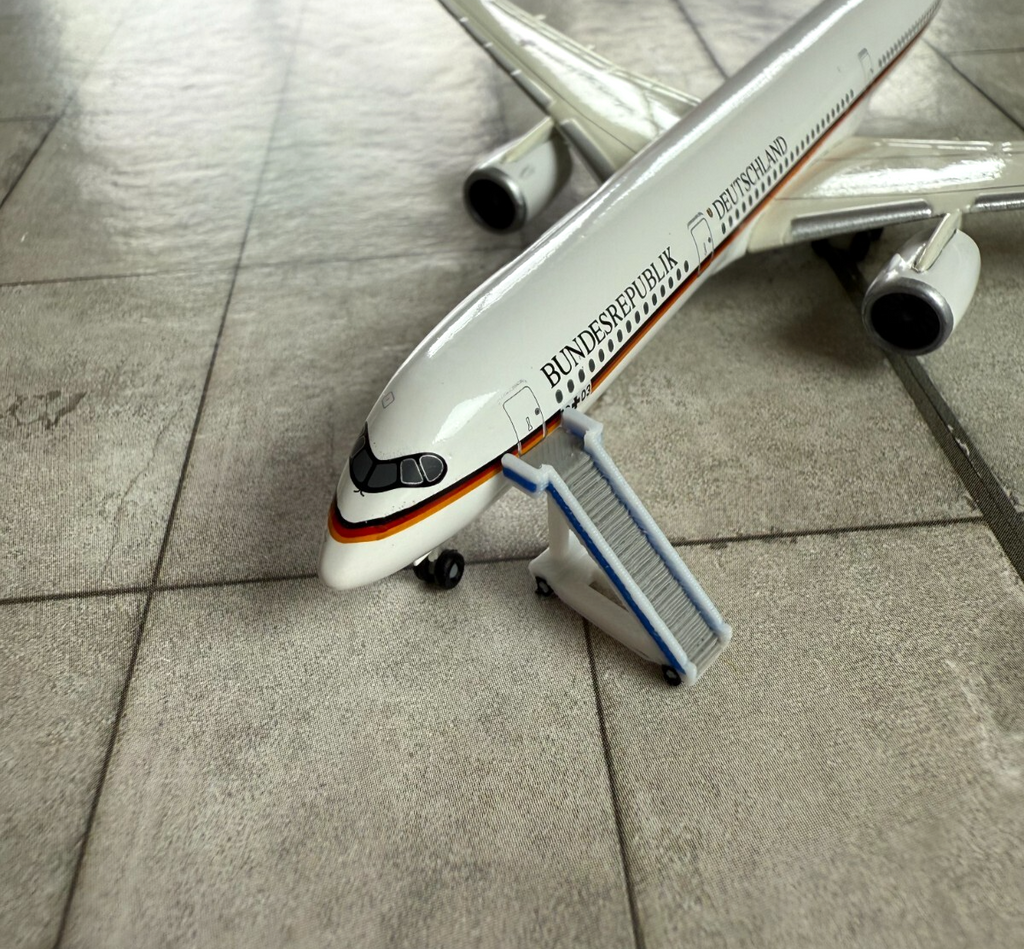 für Herpa Wings 1:500/ 1:400 10x Fluggasttreppen Stairs GSE / Airport