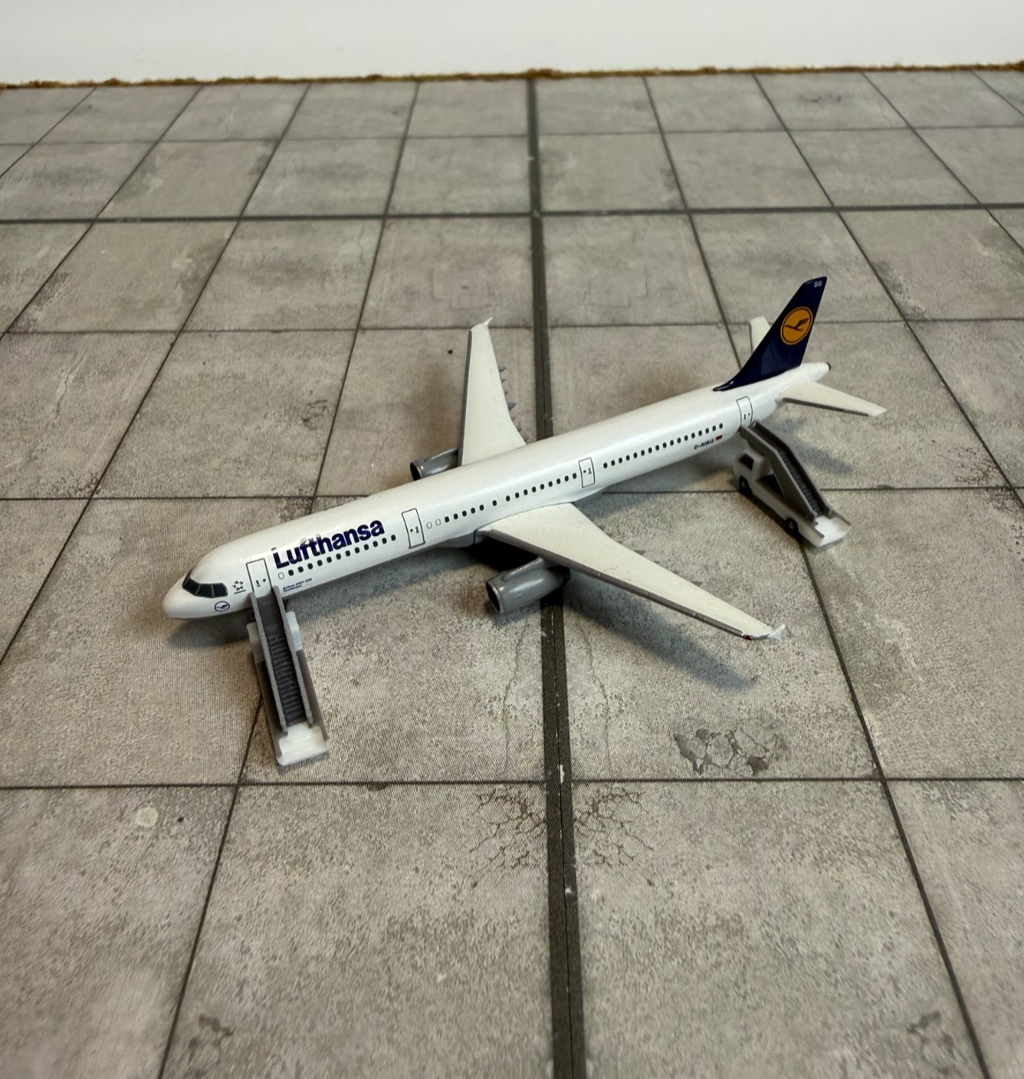 für Herpa Wings 1:500 / 1:400 10x Fluggasttreppen Stairs Set GSE / Airport