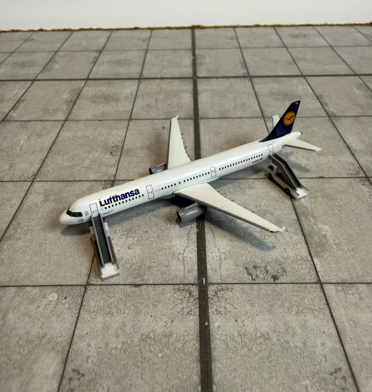 für Herpa Wings 1:500 / 1:400 10x Fluggasttreppen Stairs Set GSE / Airport