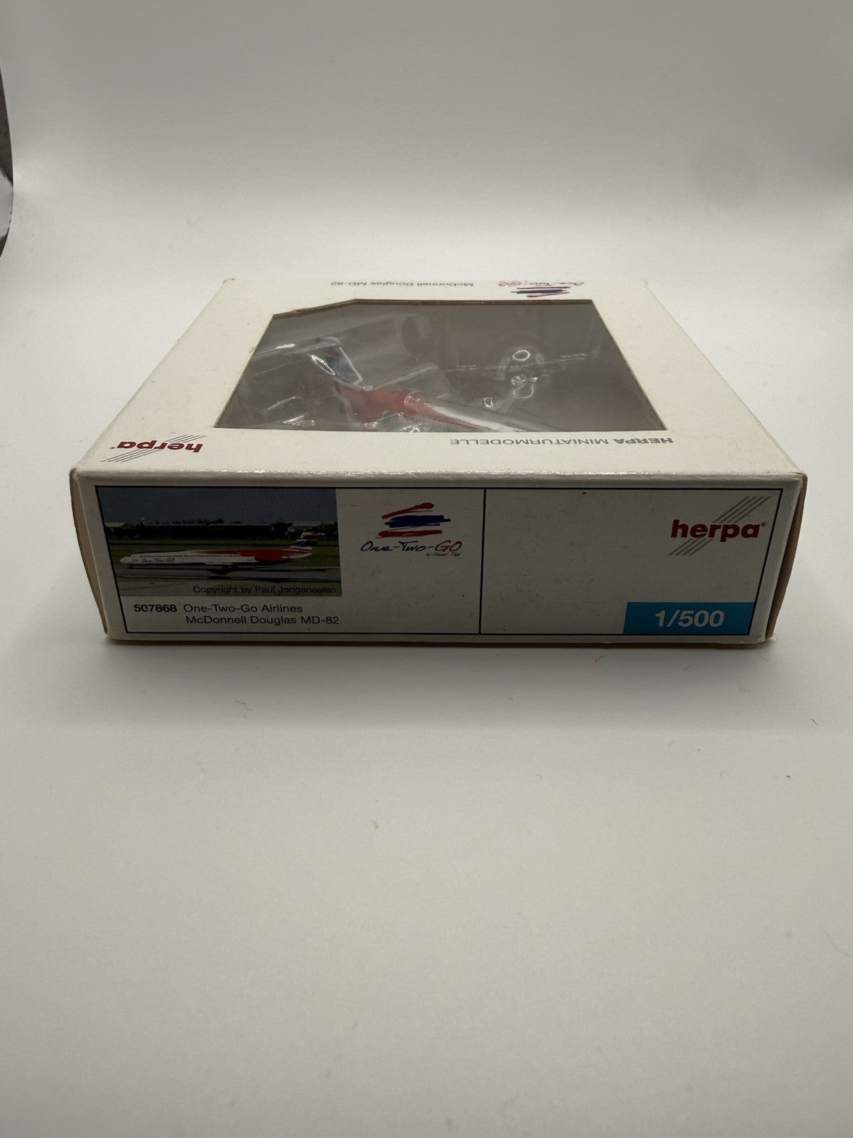 Herpa Wings 1:500 One-Two-Go Airlines MD-82