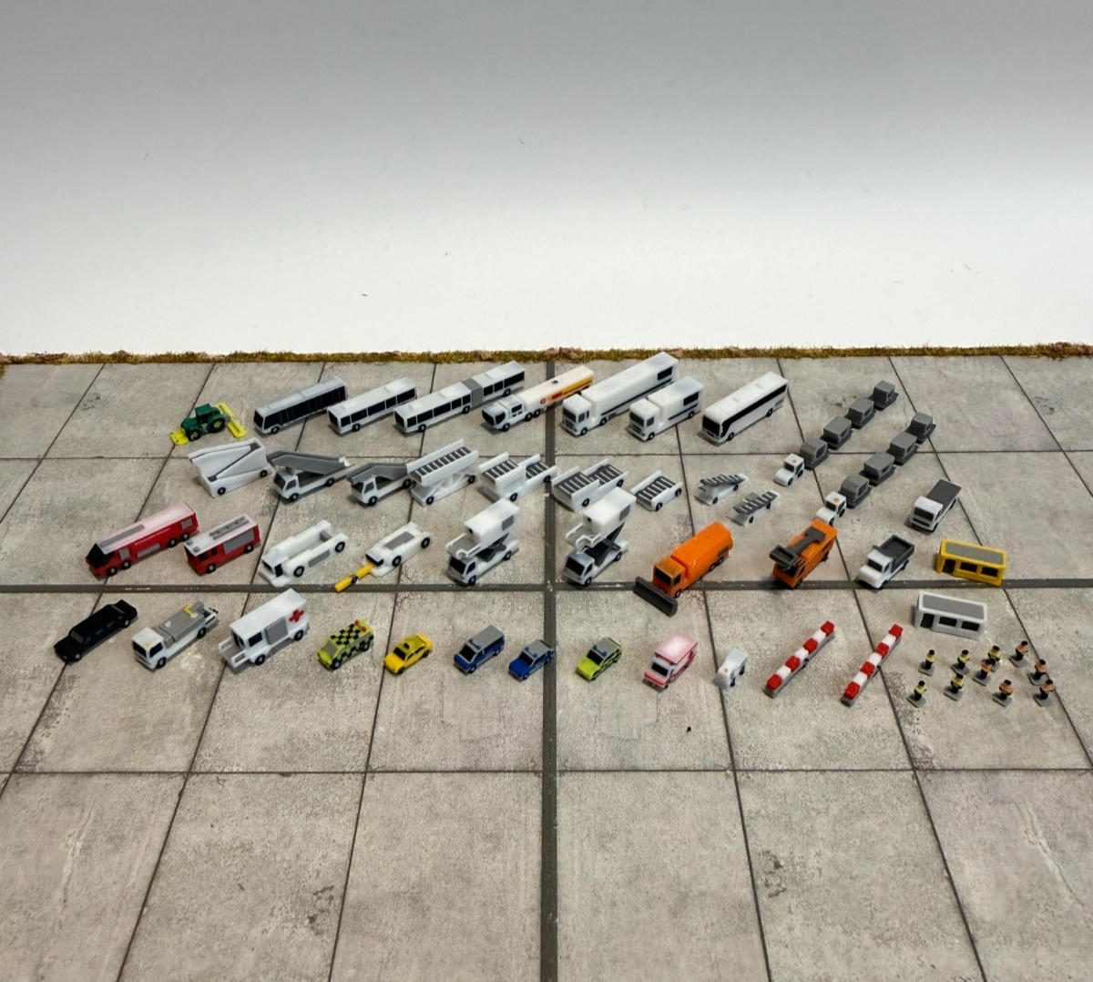 für Herpa Wings 1:500 / 1:400 GSE Set  Fahrzeuge Vehicles / Airport Accessoires