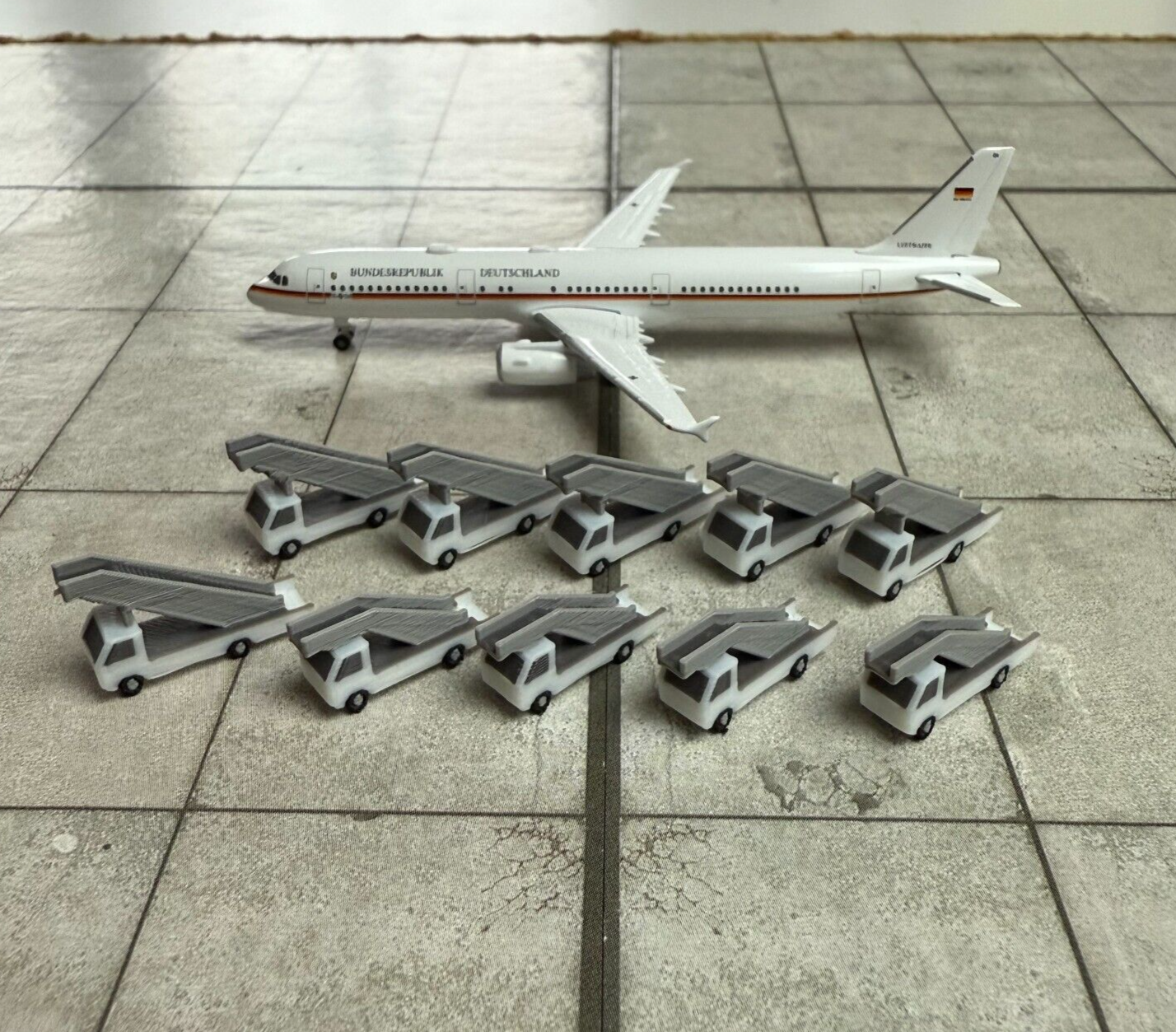 für Herpa Wings 1:500 / 1:400 10x Fluggasttreppen Stairs Set GSE / Airport