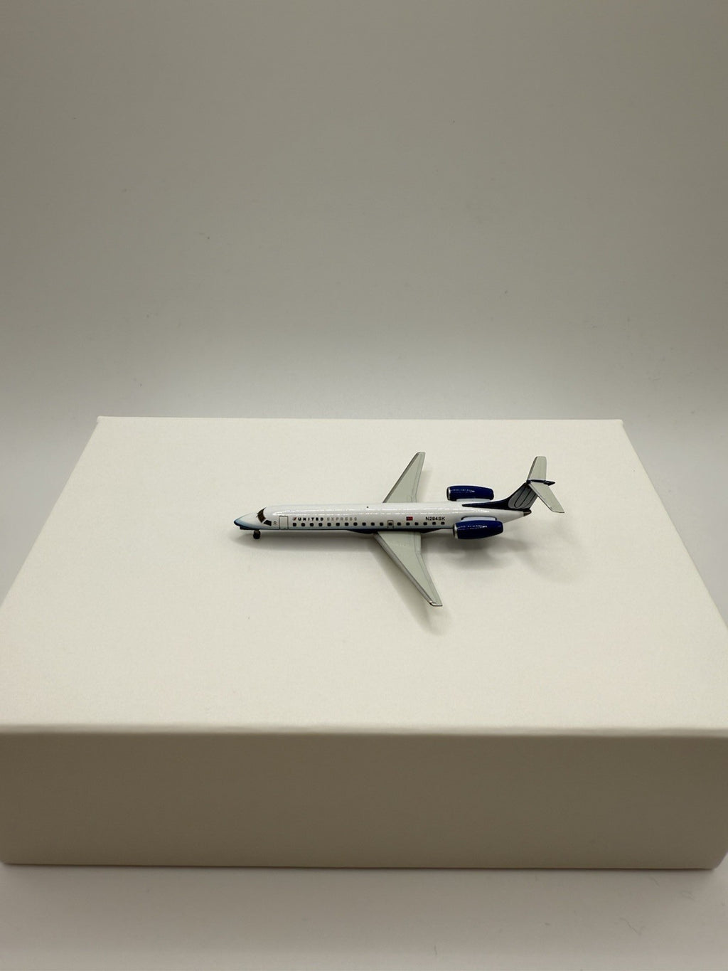 Herpa Wings 1:500 United Express ERJ-145