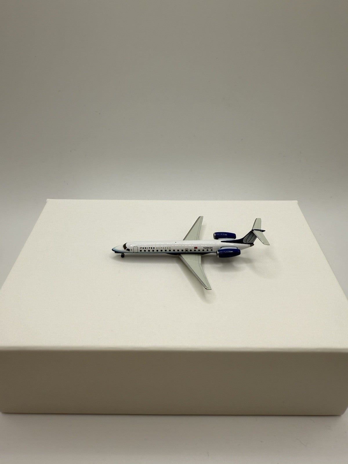 Herpa Wings 1:500 United Express ERJ-145