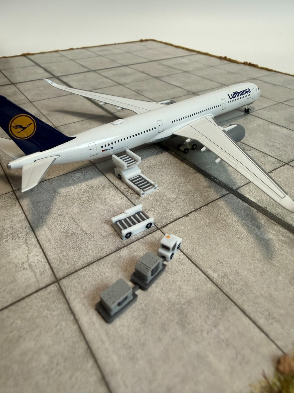 für Herpa Wings 1:500 / 1:400 Cargo Vehicles Set GSE / Airport Accessoires