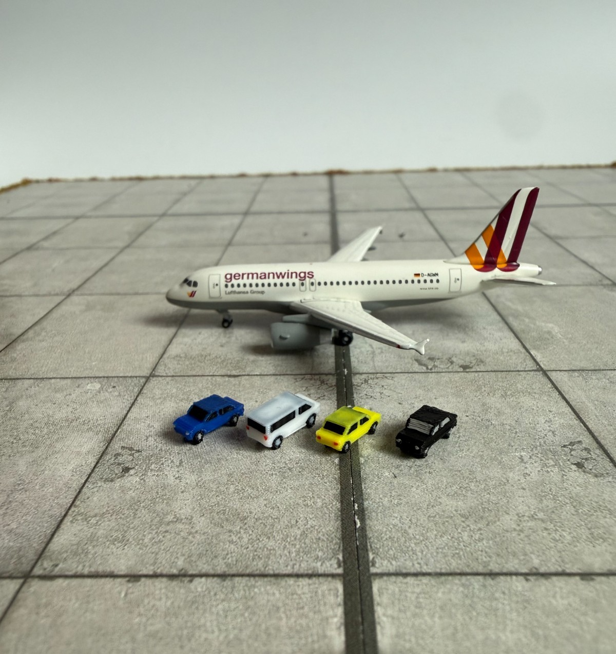 für Herpa Wings 1:500 / 1:400 20x Cars Autos GSE Zubehör / Airport Accessoires