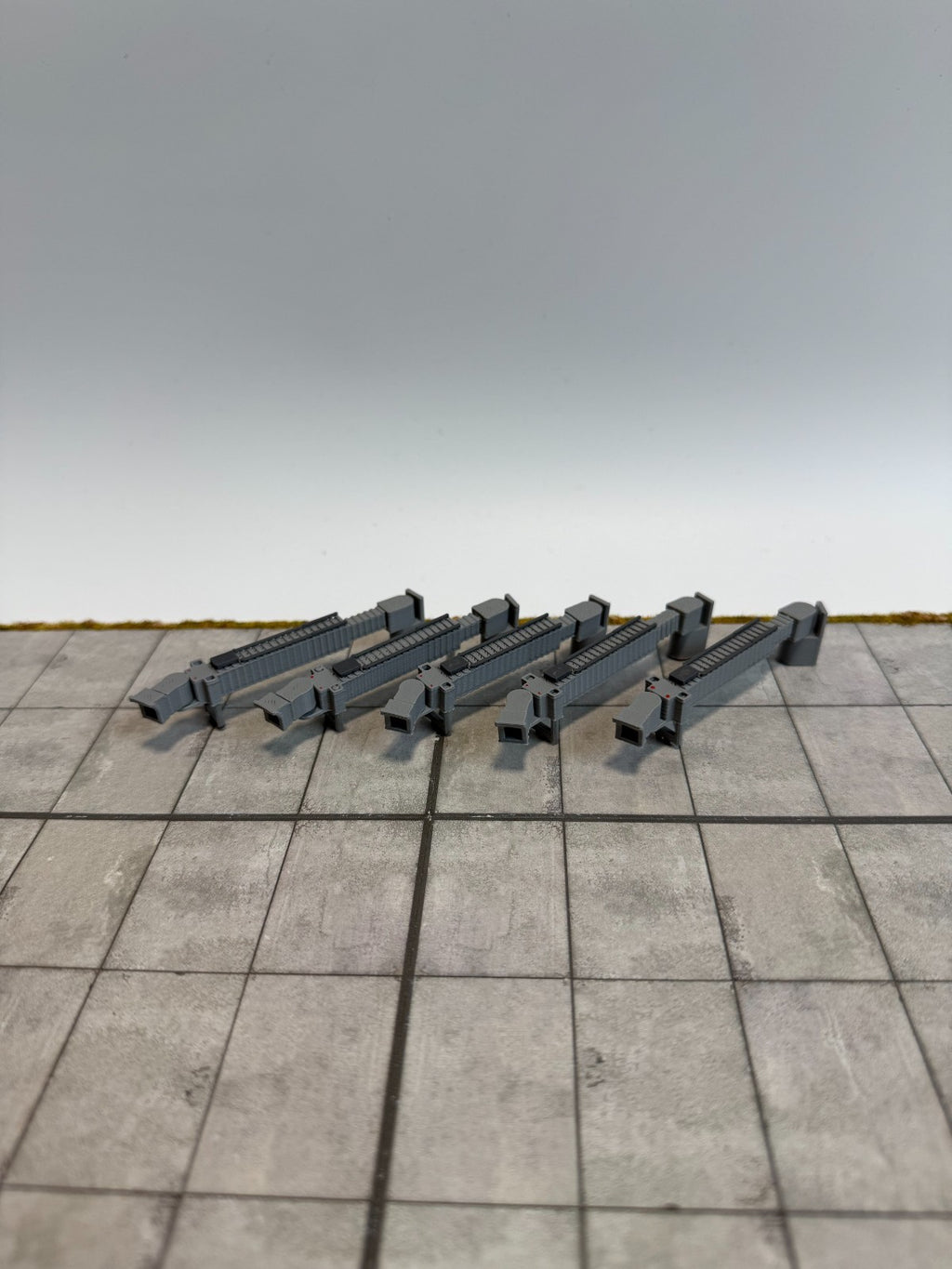 für Herpa Wings 1:500 / 1:400 5x Fluggastbrücken Jet bridges Gangways Zubehör