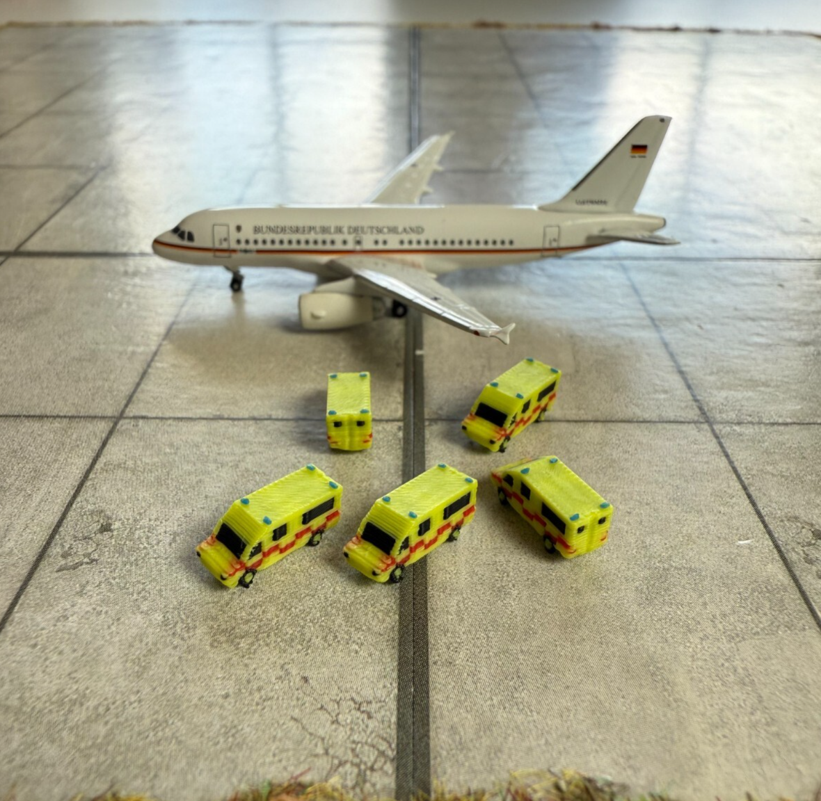 für Herpa Wings 1:500 / 1:400 10x Ambulance  GSE /Airport Accessoires