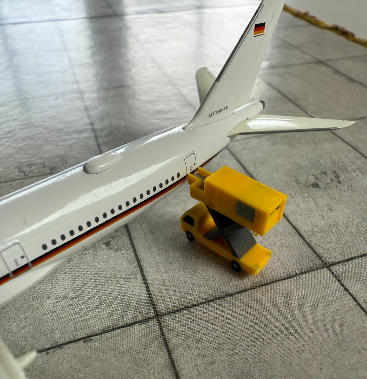 für Herpa Wings 1:500 / 1:400 10x Catering vehicles  GSE / Airport Accessoires