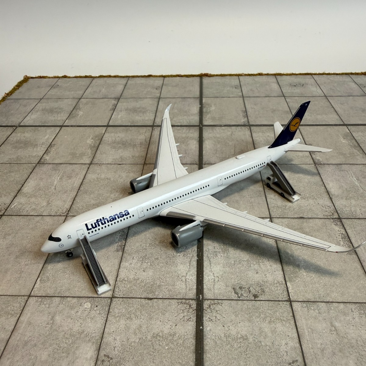 für Herpa Wings 1:500 / 1:400 10x Fluggasttreppen Stairs Set GSE / Airport