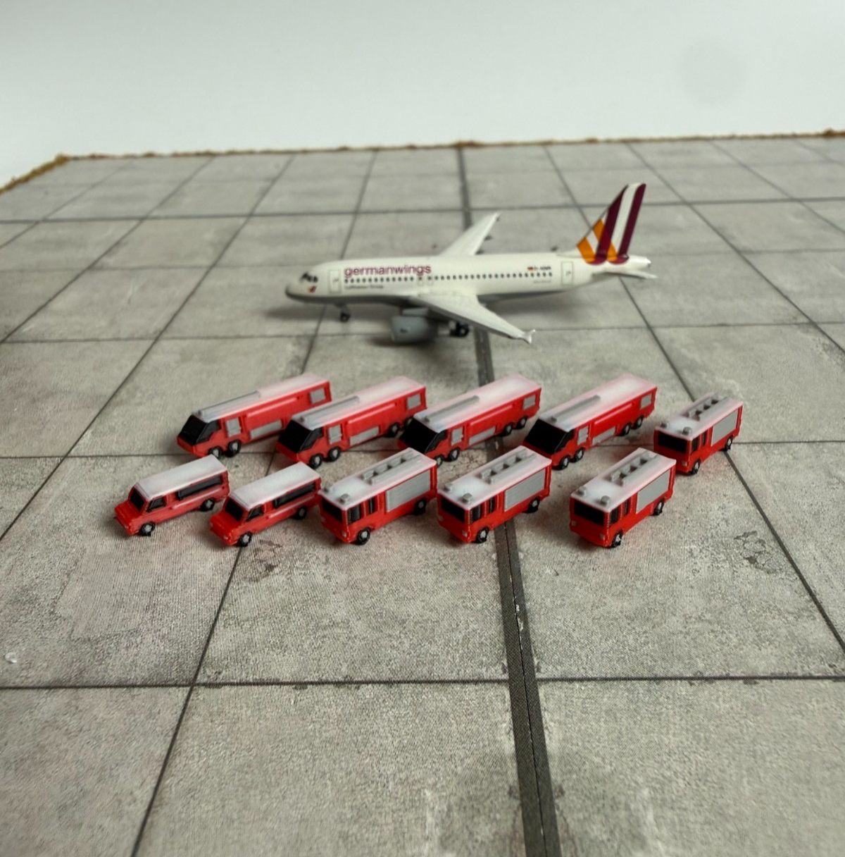 für Herpa Wings 1:500 / 1:400 10x Feuerwehr Auto Fire brigade GSE  / Airport