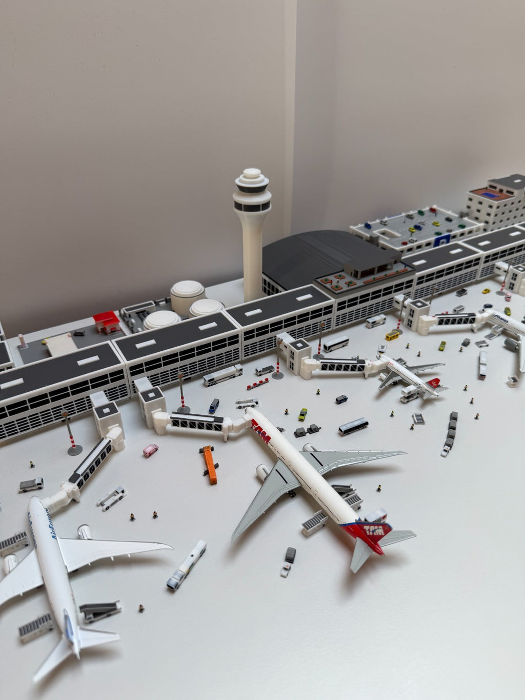 für Herpa Wings 1:500 Full Airport Set Flughafen Terminal GSE