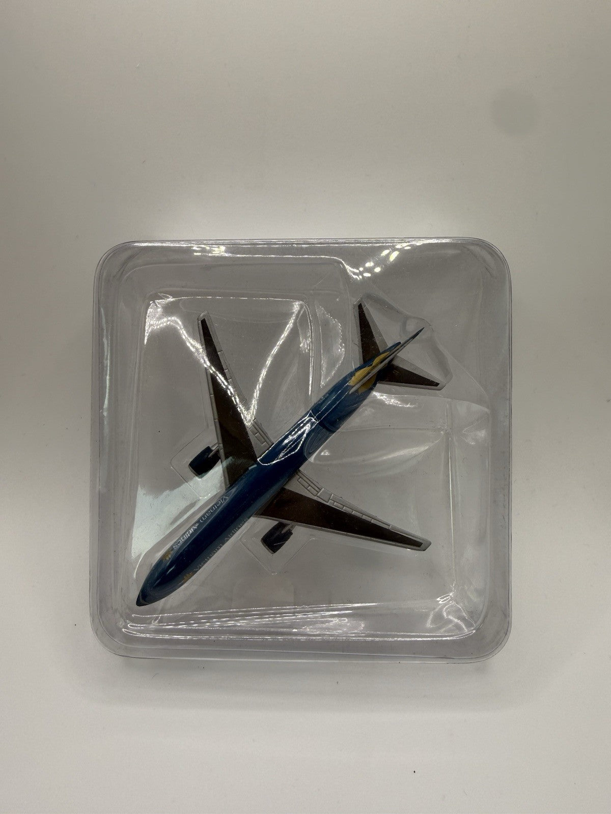 Herpa Wings 1:500 Vietnam Airlines 767-200 OG