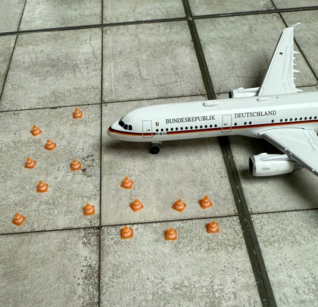 für Herpa Wings 1:500 / 1:400 50x Pilonen Pylons GSE / Airport Accessoires