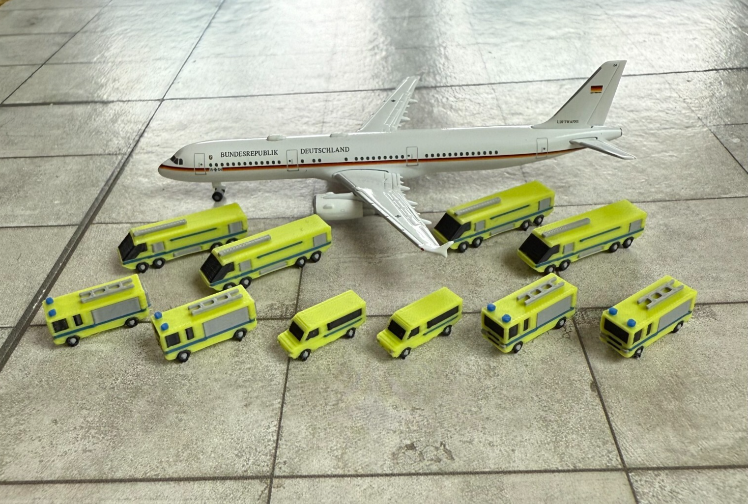 für Herpa Wings 1:500 / 1:400 10x Feuerwehr Auto Fire brigade GSE  / Airport