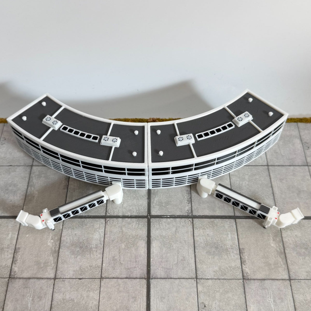 für Herpa Wings 1:500 / 1:400 2x Gebogene Curved Terminal Units + 2x Jet bridges