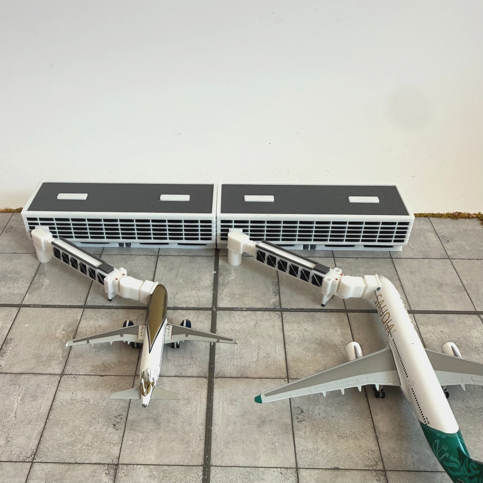 für Herpa Wings 1:500 / 1:400 Regional Terminal Airport with Jet bridges Set