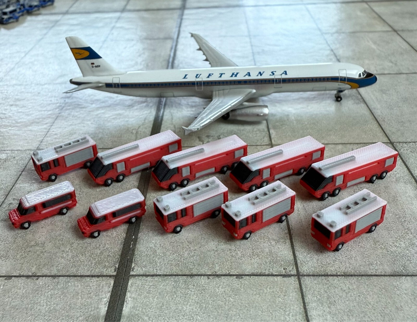 für Herpa Wings 1:500 / 1:400 10x Feuerwehr Auto Fire brigade GSE  / Airport