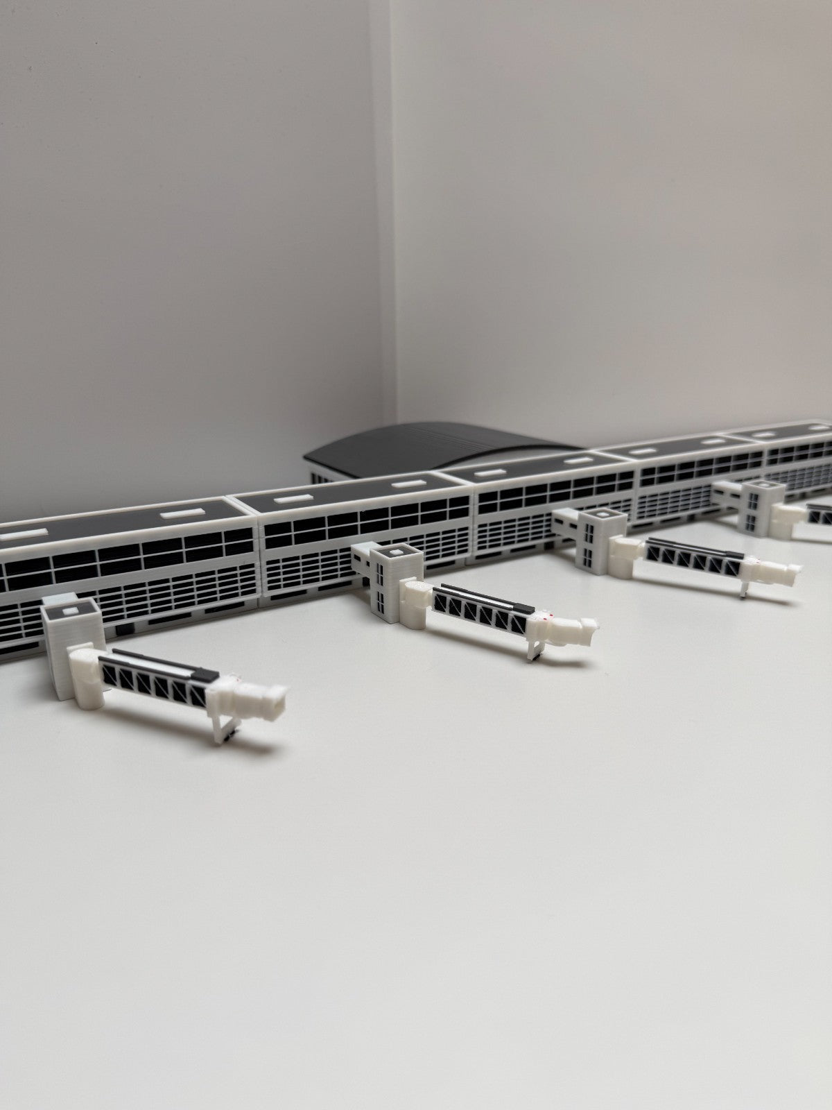 für Herpa Wings 1:500 Terminal Flughafen Airport with Jet bridges Set