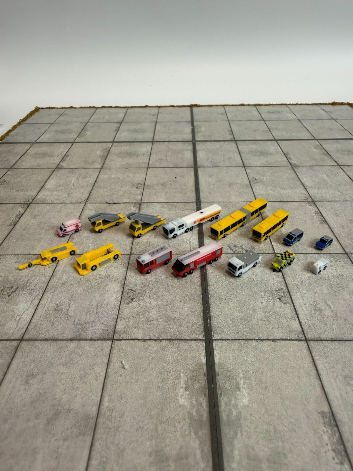 für Herpa Wings 1:500 / 1:400 GSE Set  Fahrzeuge Vehicles / Airport Accessoires