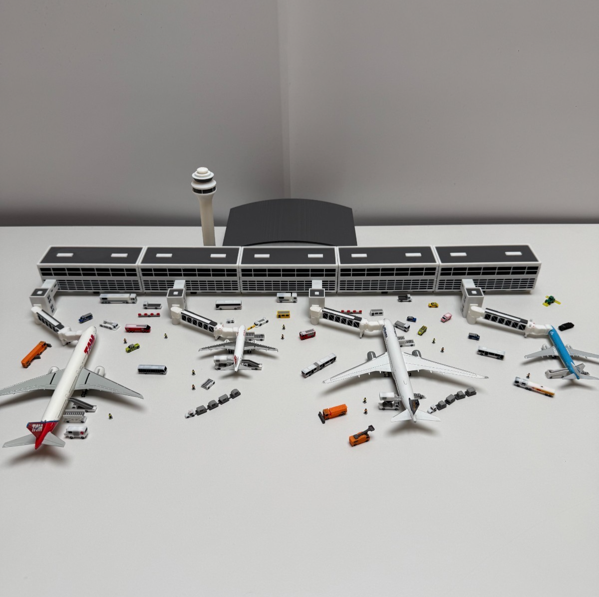 für Herpa Wings 1:500 Full Airport Set Flughafen Terminal GSE