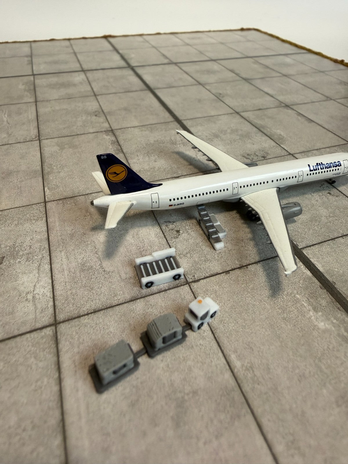 für Herpa Wings 1:500 / 1:400 Cargo Vehicles Set GSE / Airport Accessoires