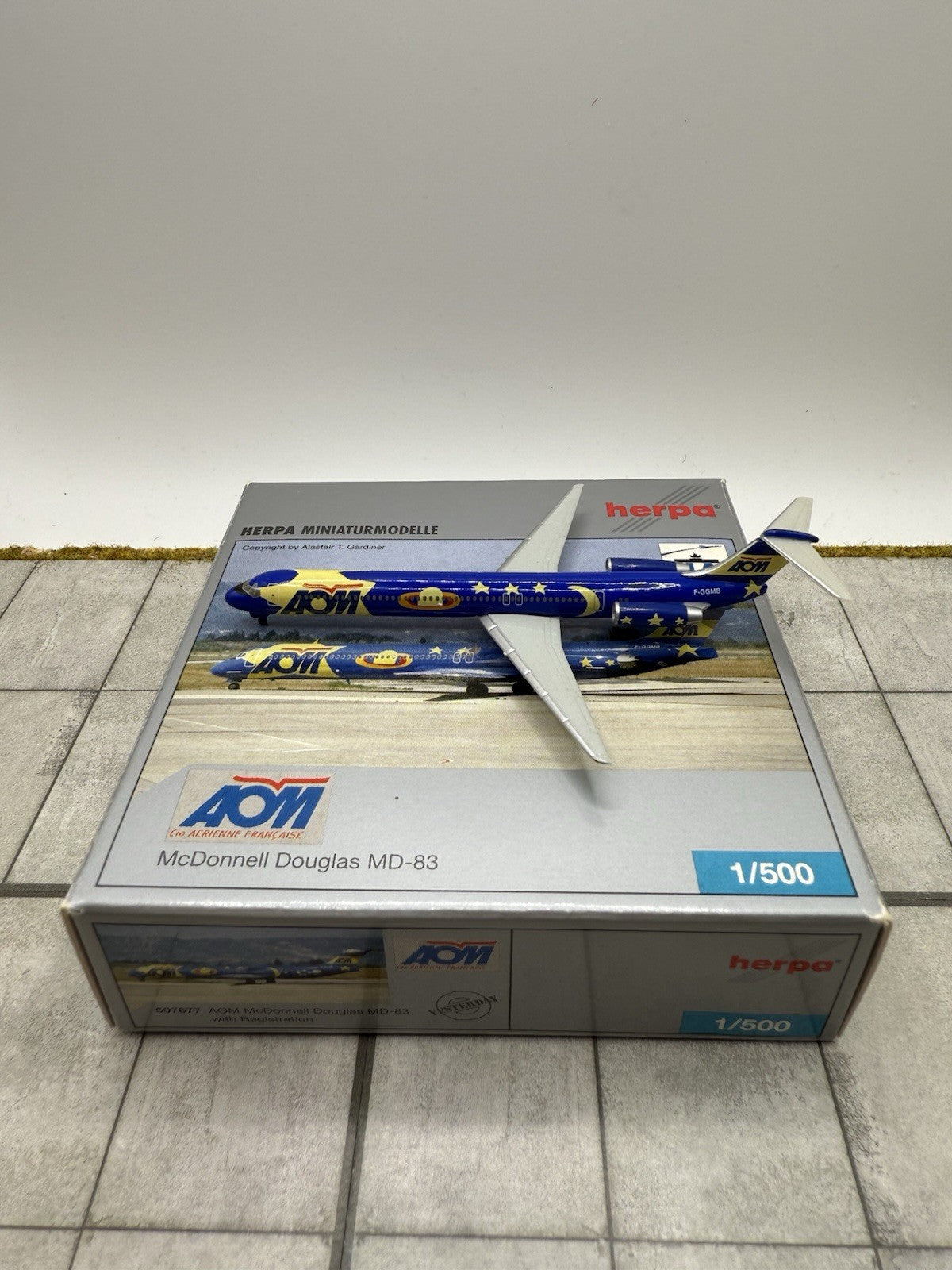 Herpa Wings 1:500 AOM MD-83