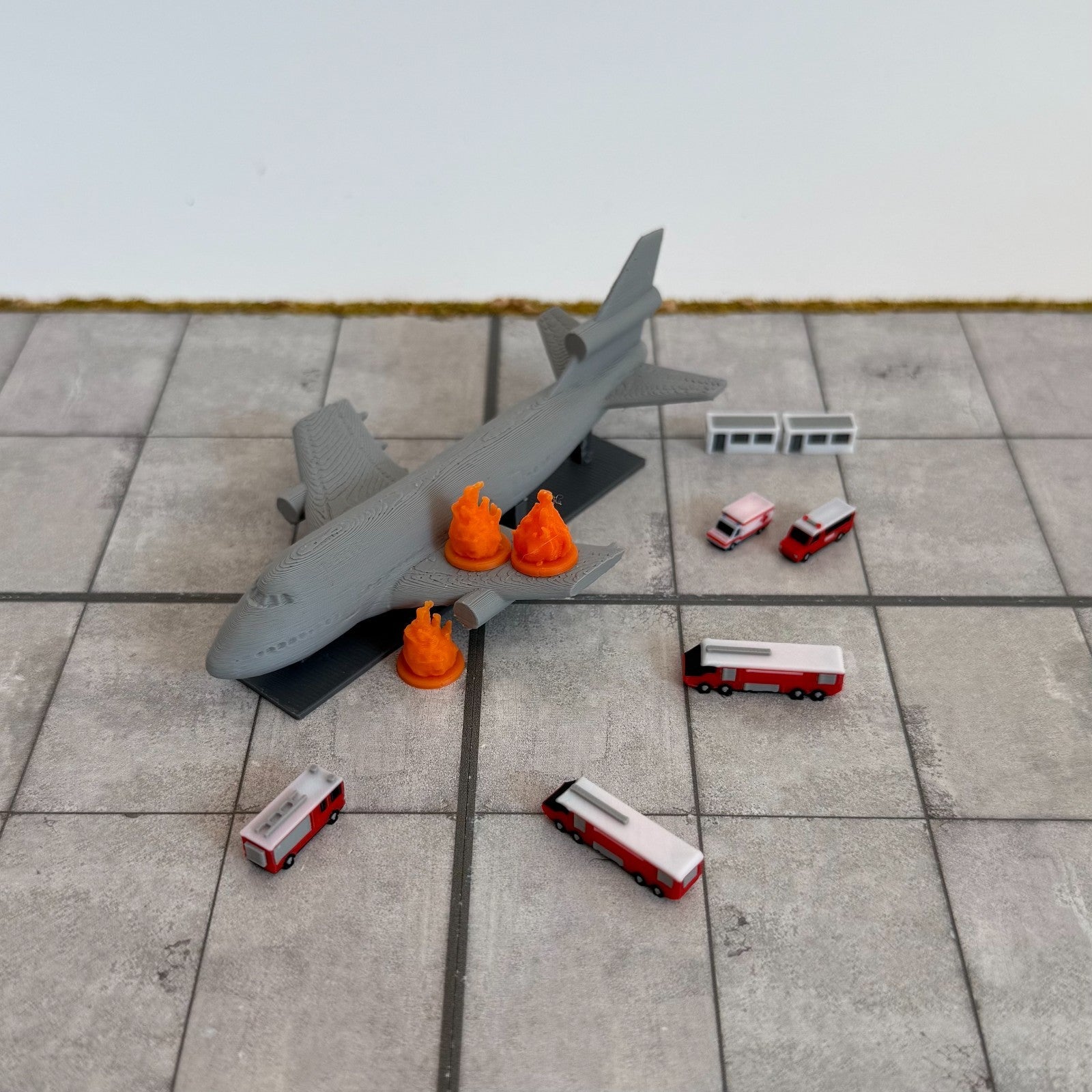 für Herpa Wings 1:500 / 1:400 Feuerwehr Training Dummy Firefighter Training Set
