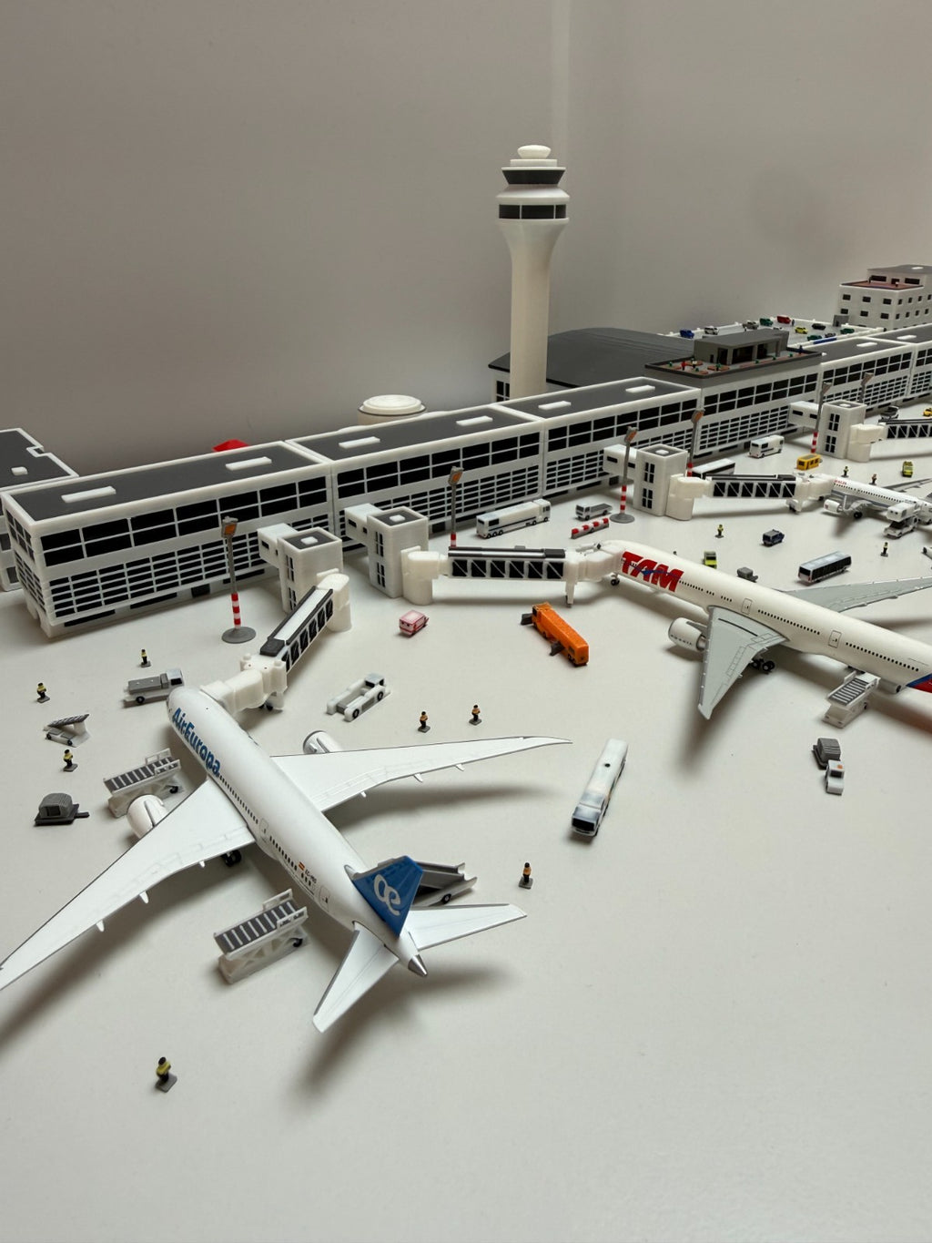 für Herpa Wings 1:500 Full Airport Set Flughafen Terminal GSE