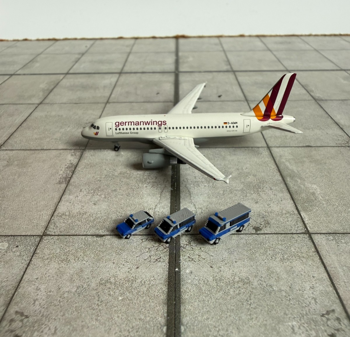 für Herpa Wings 1:500 /  1:400 10x Polizei Autos Police Cars GSE  / Airport