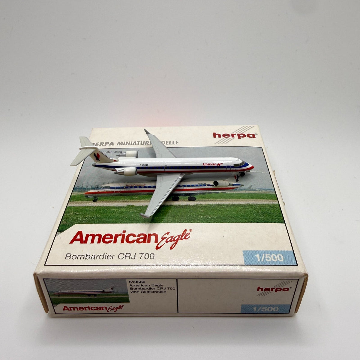 Herpa Wings 1:500 American Eagle CRJ-700