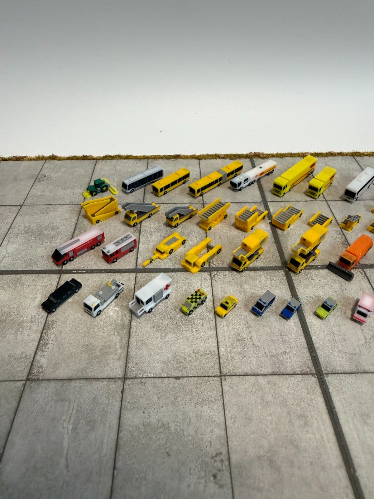 für Herpa Wings 1:500 / 1:400 GSE Set  Fahrzeuge Vehicles / Airport Accessoires