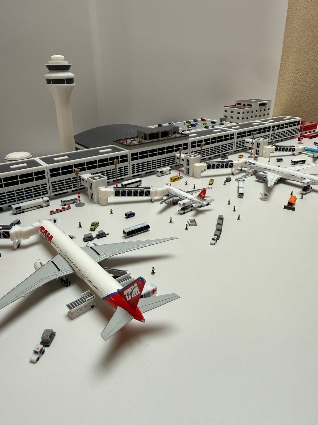 für Herpa Wings 1:500 Full Airport Set Flughafen Terminal GSE