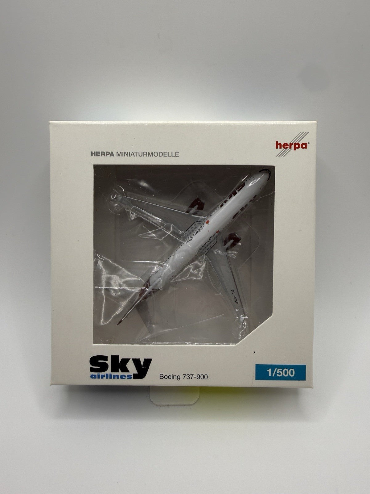 Herpa Wings 1:500 Sky Airlines 737-900