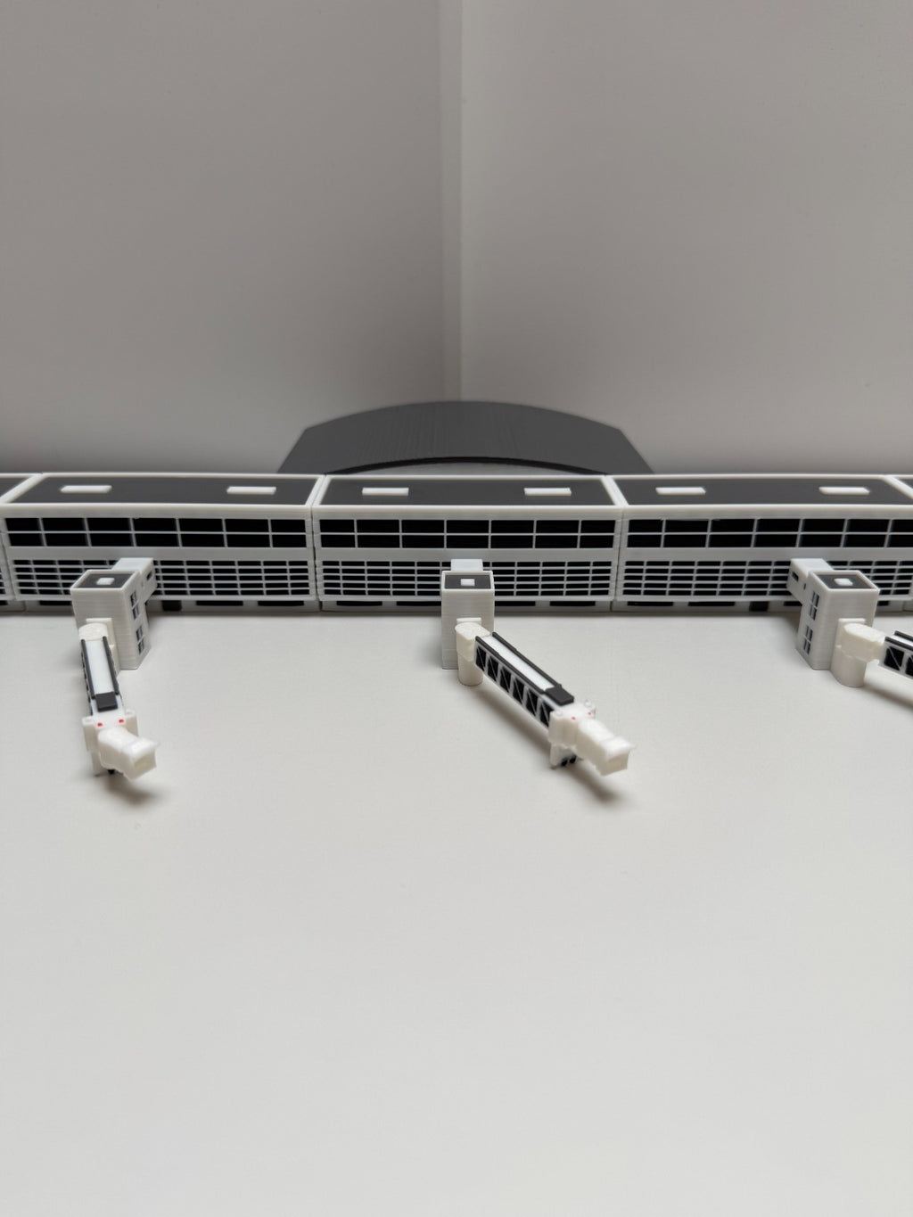 für Herpa Wings 1:500 Terminal Flughafen Airport with Jet bridges Set