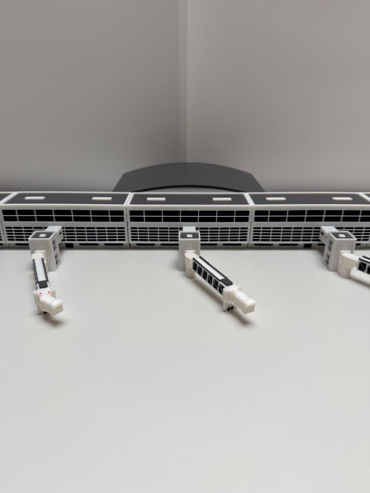 für Herpa Wings 1:500 Terminal Flughafen Airport with Jet bridges Set