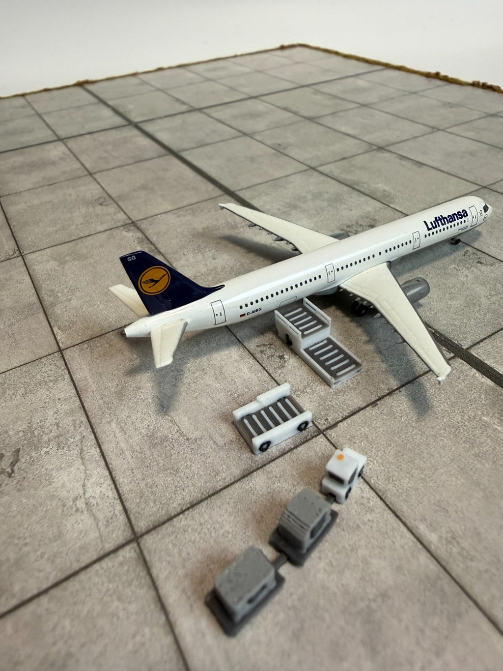 für Herpa Wings 1:500 / 1:400 Cargo Vehicles Set GSE / Airport Accessoires