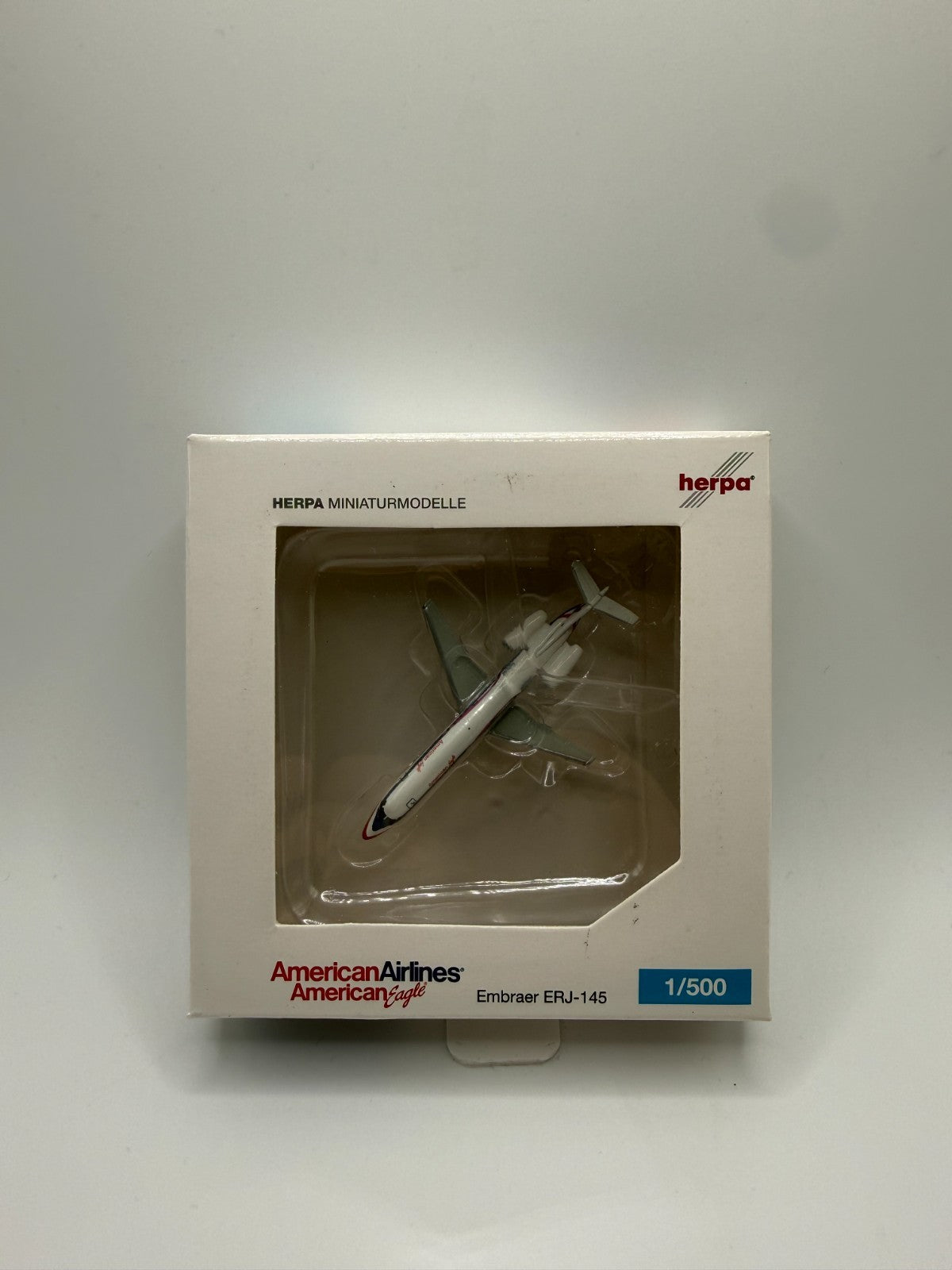 Herpa Wings 1:500 American Eagle ERJ-145