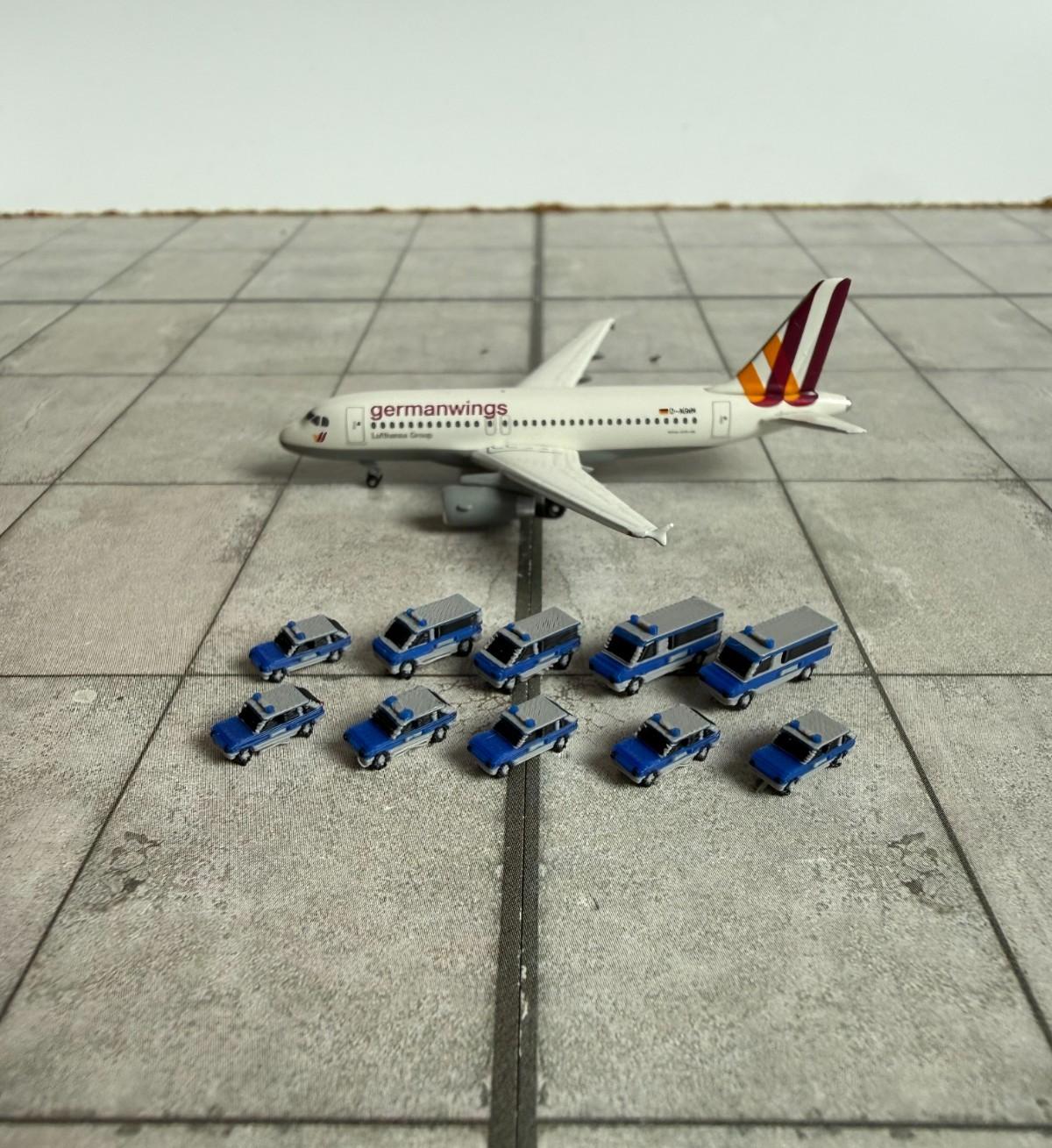 für Herpa Wings 1:500 /  1:400 10x Polizei Autos Police Cars GSE  / Airport