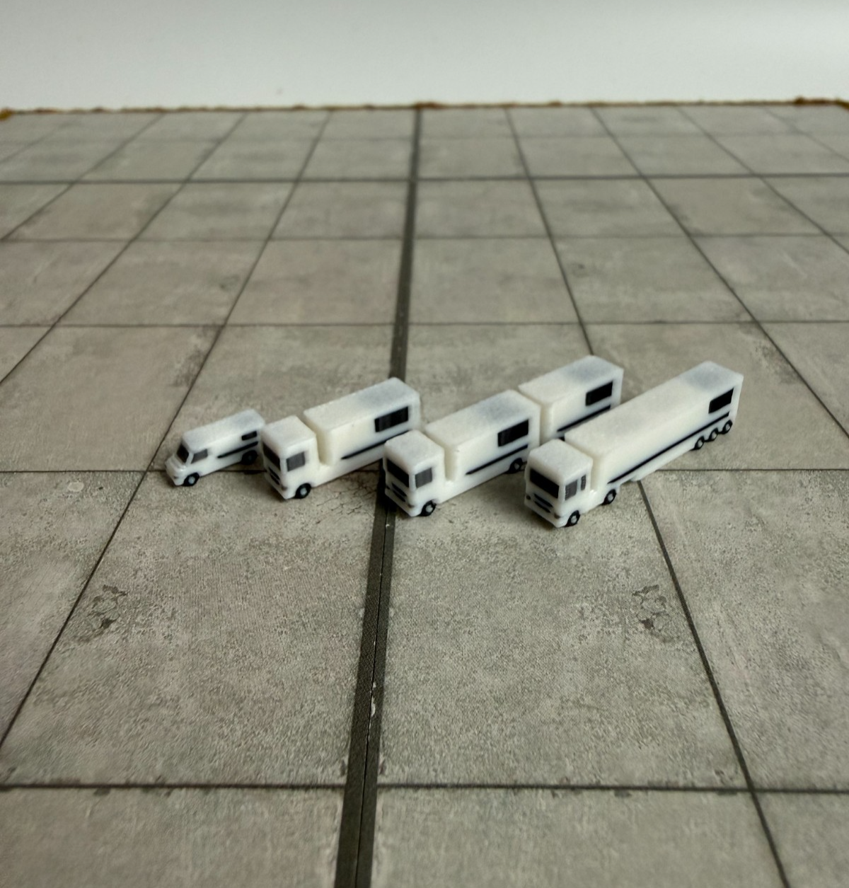 für Herpa Wings 1:500 / 1:400 12x LKW Trucks Van Cargo / Airport Accessoires GSE