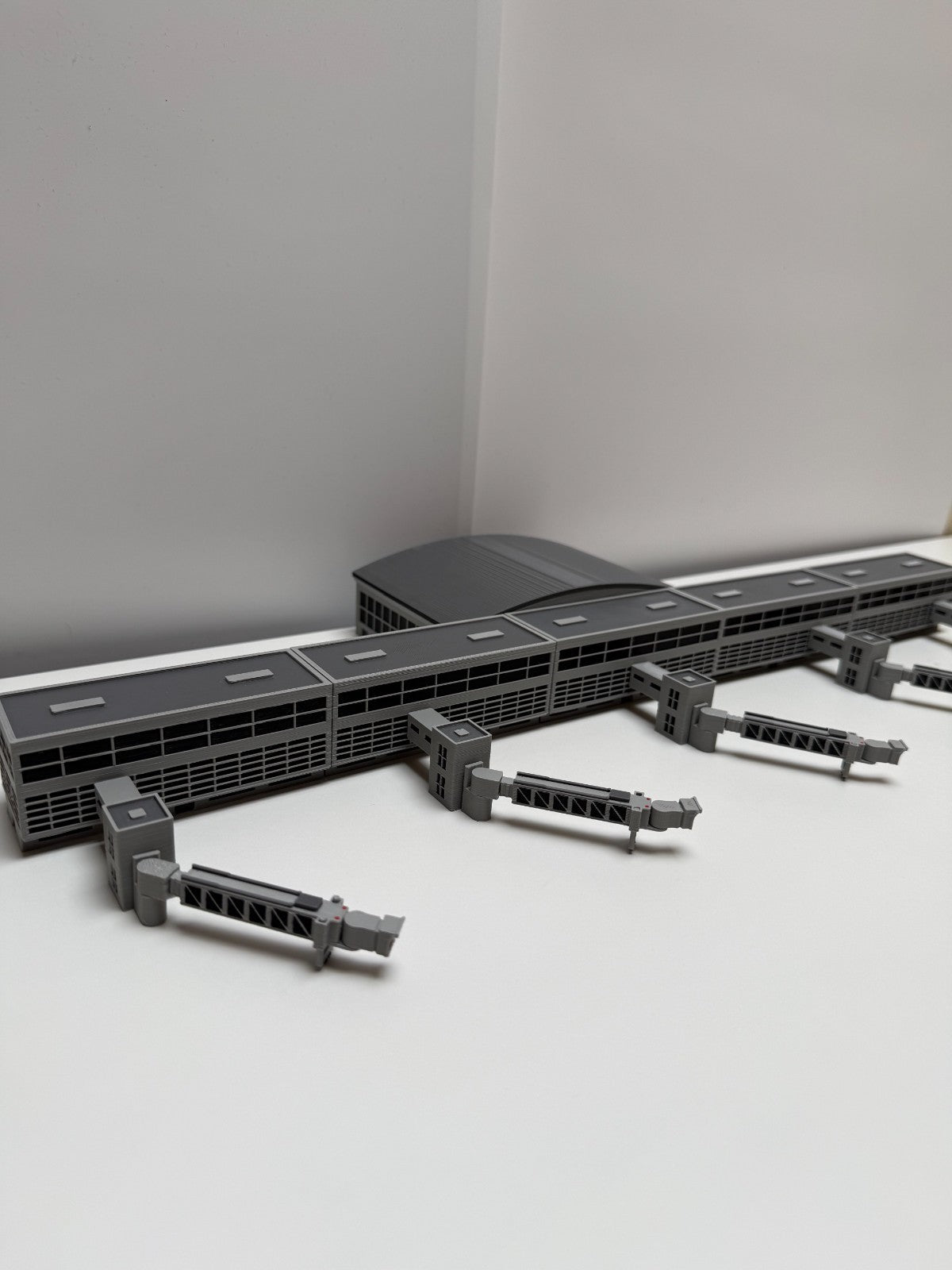 für Herpa Wings 1:500 Terminal Flughafen Airport with Jet bridges Set