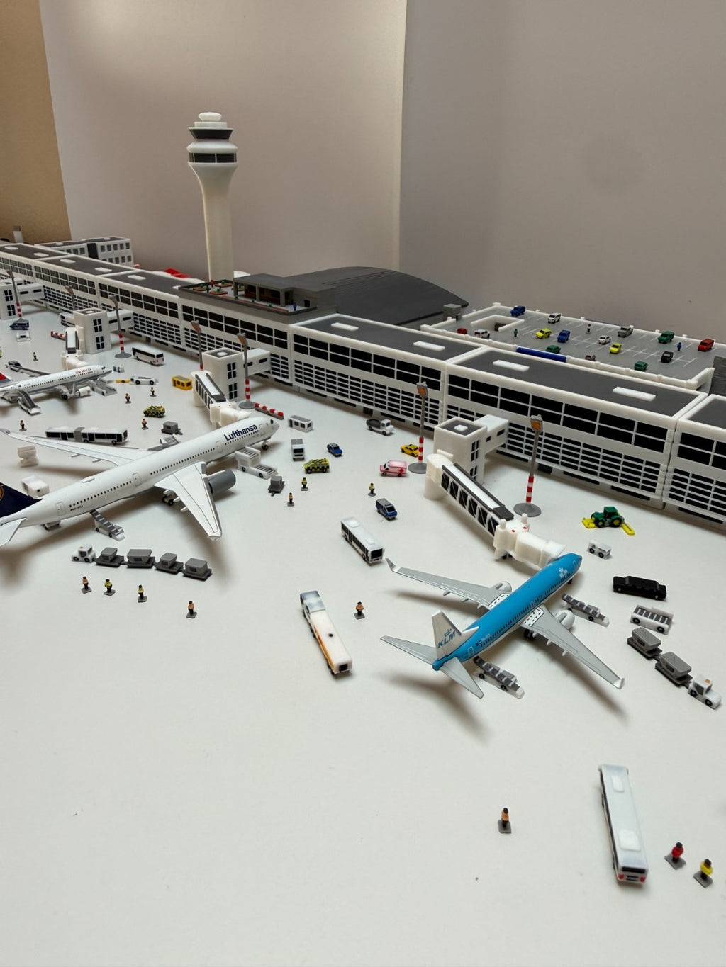 für Herpa Wings 1:500 Full Airport Set Flughafen Terminal GSE