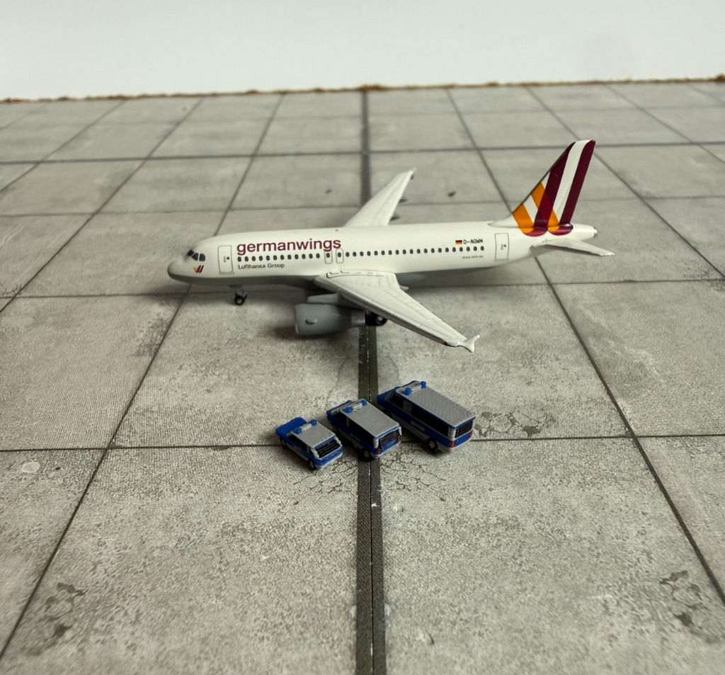 für Herpa Wings 1:500 /  1:400 10x Polizei Autos Police Cars GSE  / Airport